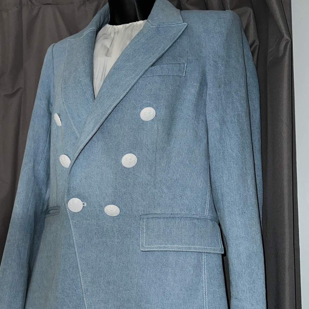 VERONICA BEARD BLAZER — DENIM DOUBLE BREASTED WITH LEOPARD INTERIOR — SIZE 6
